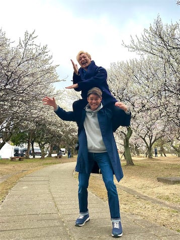 ギンガブルーがウルトラマンダイナを肩車!? 同期ヒーローの貴重なコラボショットが話題