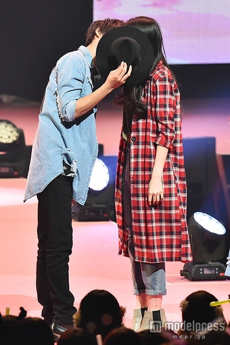 福士蒼汰、三吉彩花