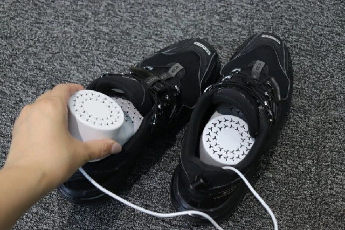 ダイソー　USB式シューズドライヤー　使用例