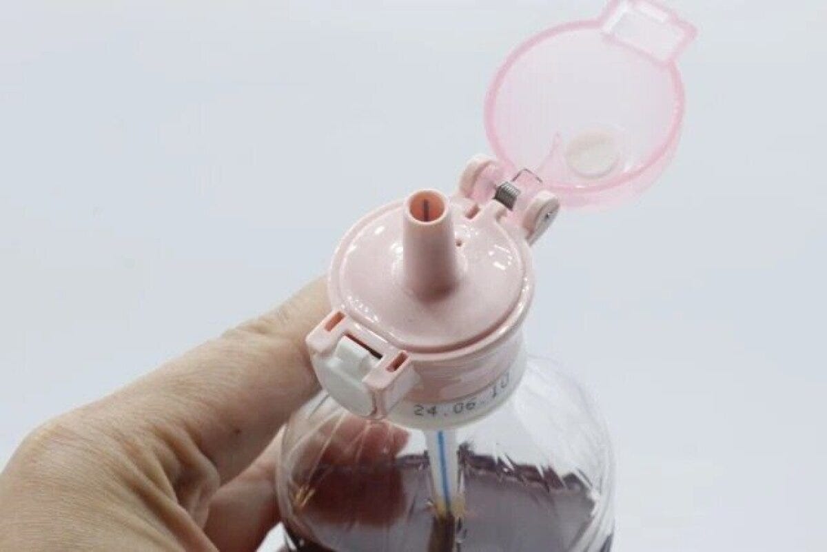 ダイソー　ワンプッシュペットボトルキャップ（細口タイプ）