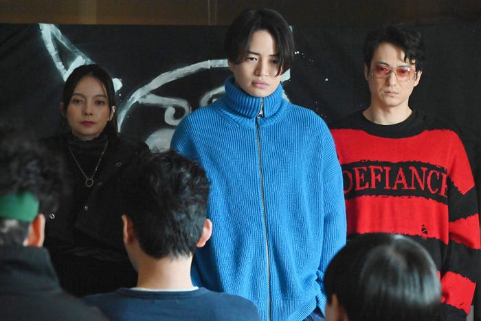 (左から)ベッキー、菊池風磨、忍成修吾/「大病院占拠」第6話 (C)日本テレビ