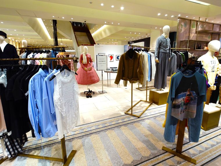 バーニーズニューヨーク銀座本店、「ここのがっこう」とイベント クリエイションを美術品のように