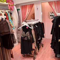 大人な印象のブラックアイテムも充実