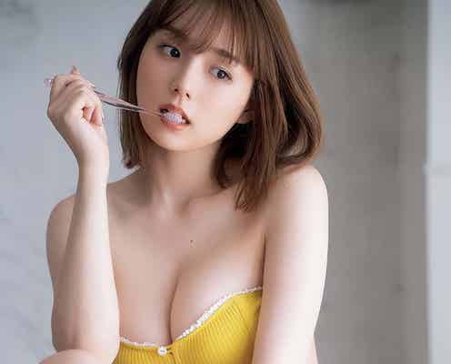篠崎愛、色白バスト披露 芸術的な美しさ魅せる