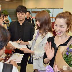 モデルプレス - 藤井リナ&八木アリサら、台湾ファン殺到で熱烈歓迎 ファンサービスに歓喜