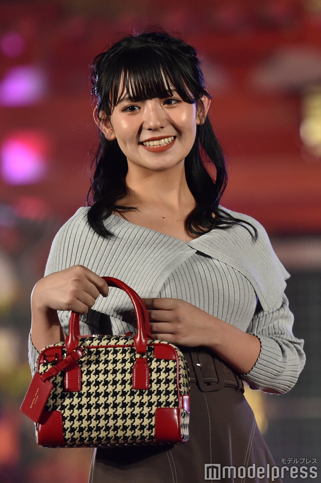 峯吉愛梨沙（C）モデルプレス