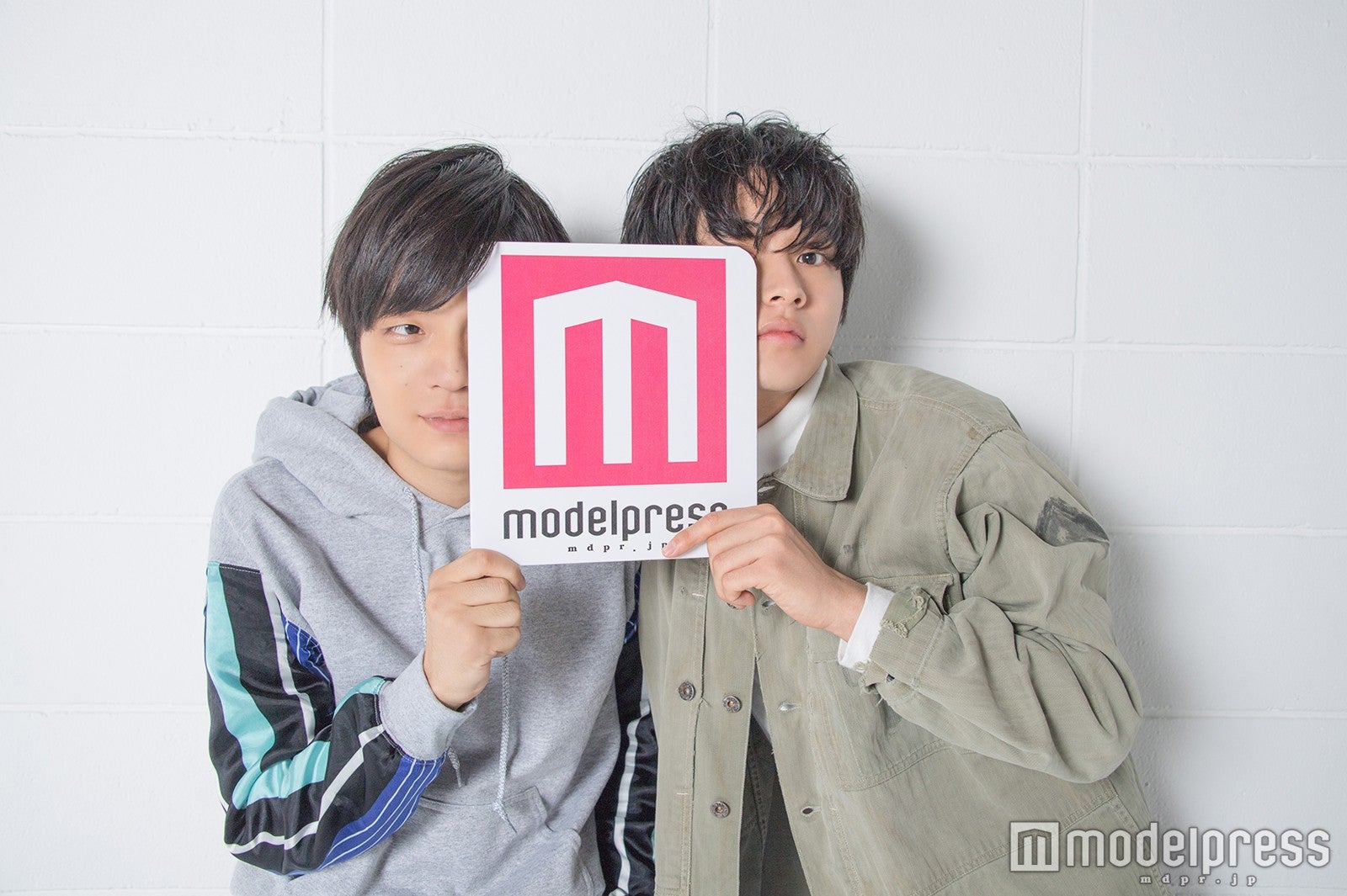 チラリ（C）モデルプレス