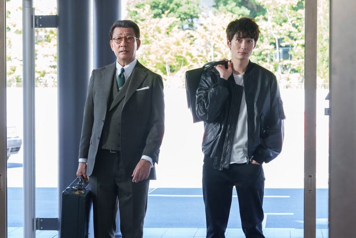 中井貴一、岡田将生(C)テレビ朝日