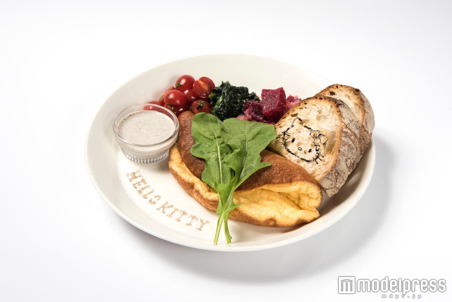 “ハローキティカフェ”大阪にオープン オーガニック素材にこだわる大人のカフェに