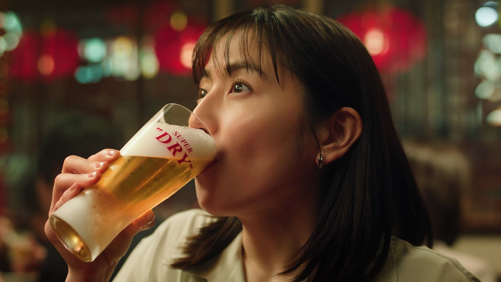 長澤まさみ「アサヒスーパードライ」新CM決定 中華料理店でビール嗜む