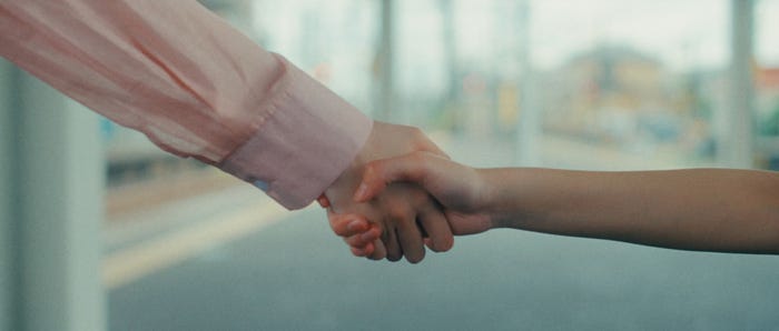 乃木坂46賀喜遥香&遠藤さくら「マグカップとシンク」MVより(提供写真)