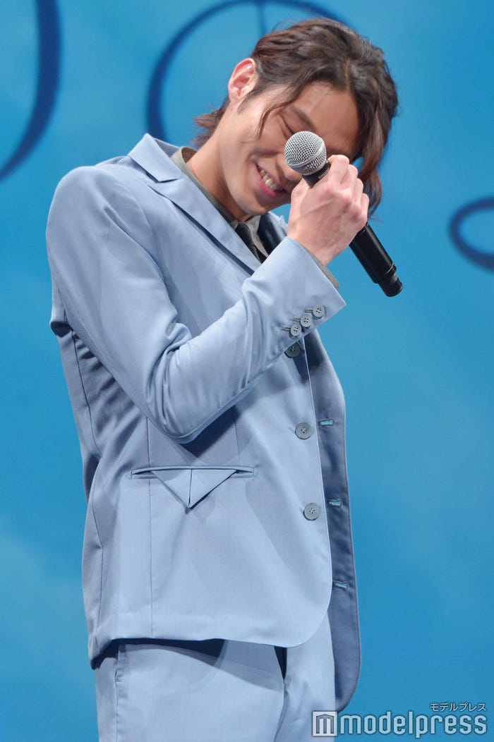 大泉洋の嘘に慌てる磯村勇斗(C)モデルプレス