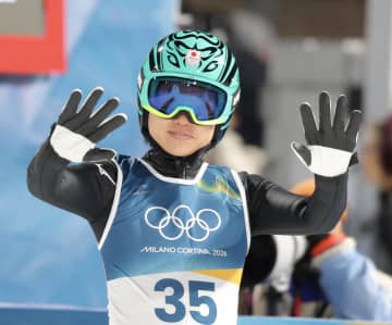 14位の伊藤有希は万感の涙「今までの五輪で空が一番綺麗に見えた」周囲の支えに「金メダルを取ることはできた」「最後に家族全員で来ることができて幸せでした」