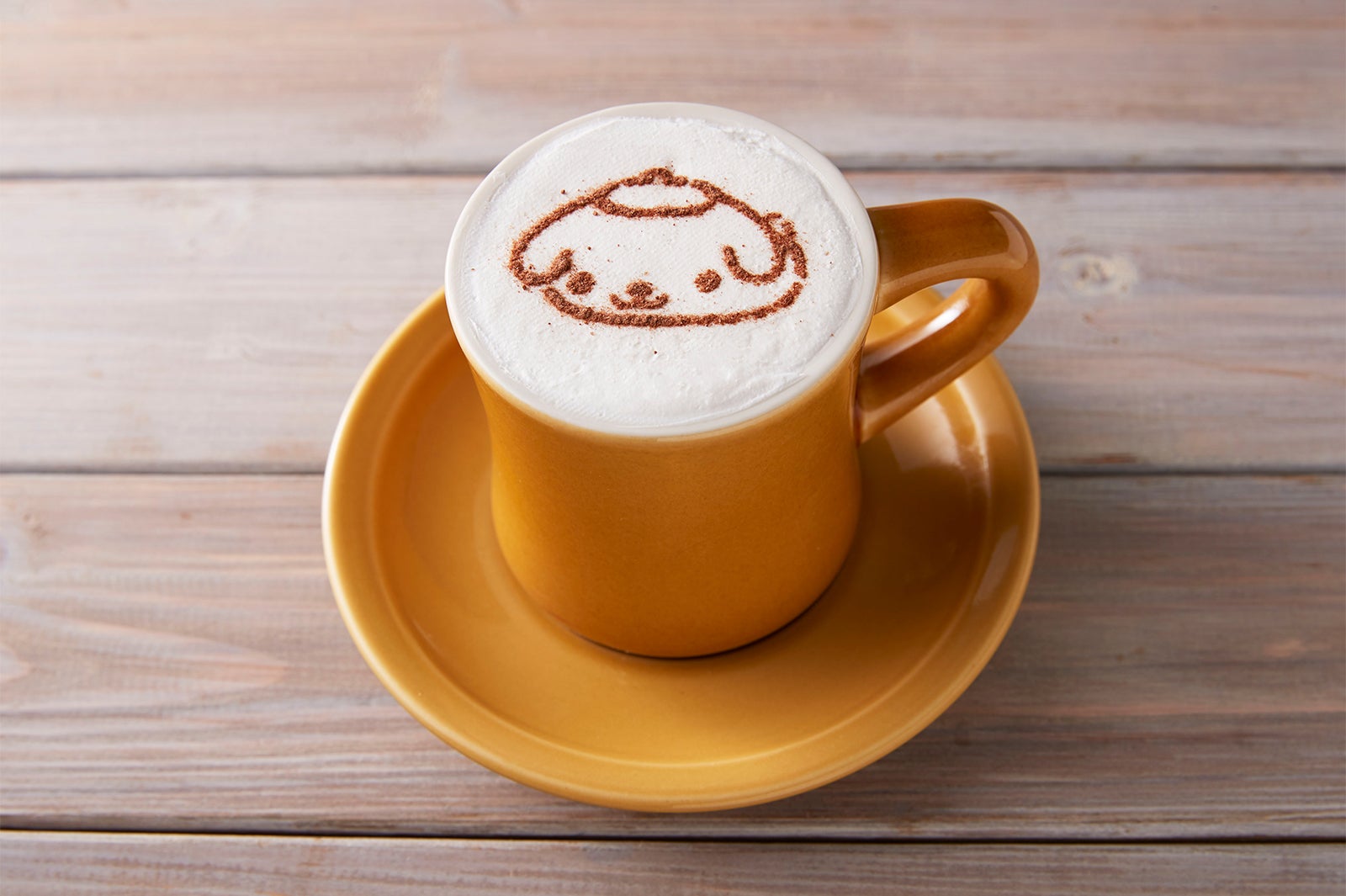 ポムポムプリンのラテアート￥580（税抜）（C）’76，’79，’84，’88，’96，’16 SANRIO APPR．NO．S574208（C）watabemanabu／M-Loop