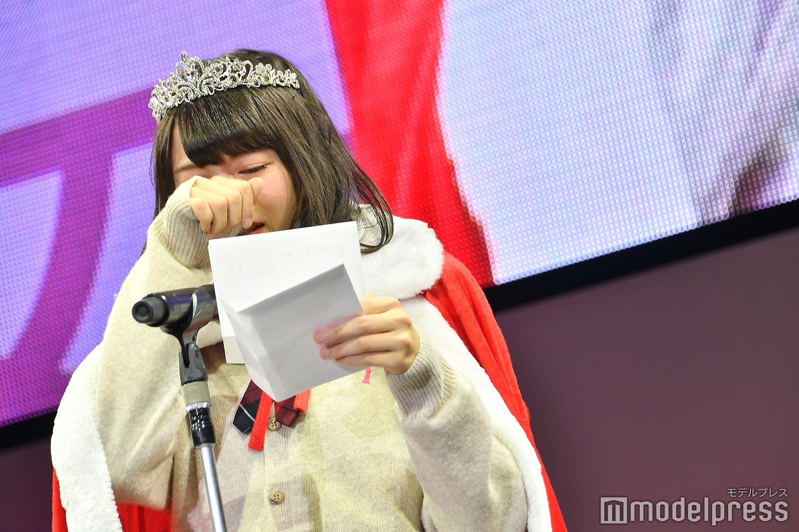 グランプリに選ばれ涙するあれんさん（C）モデルプレス