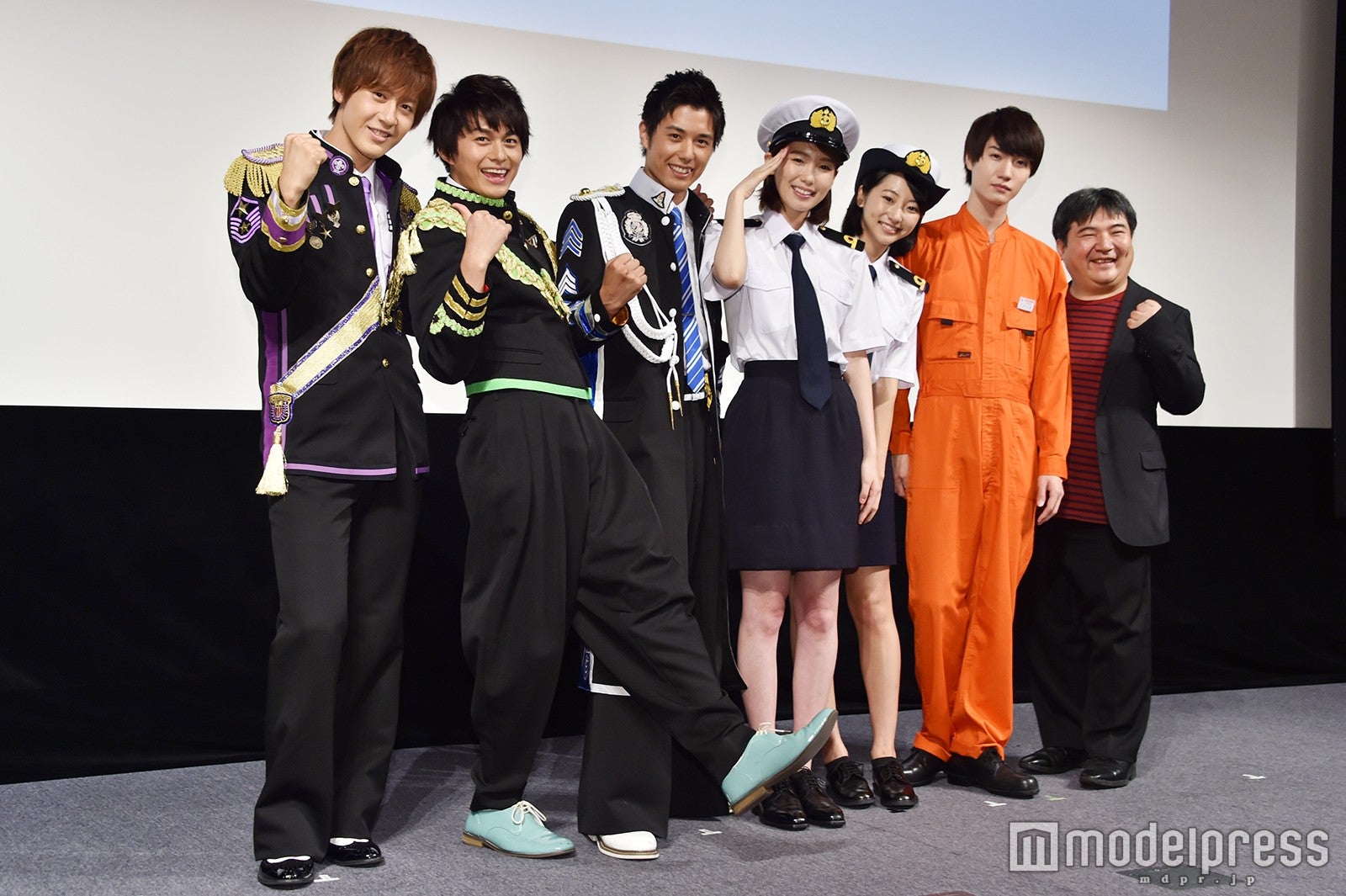 土田拓海、小林豊、勇翔（BOYS AND MEN）、飯豊まりえ、武田玲奈、桜田通、井口昇監督（C）モデルプレス