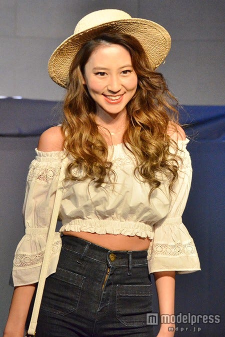河北麻友子 美デコルテ お腹チラ見せ爽やかスタイルで視線独り占め モデルプレス 河北麻友子 美デコルテ お腹チラ見せ爽やかスタイルで視線独り占め モデルプレス