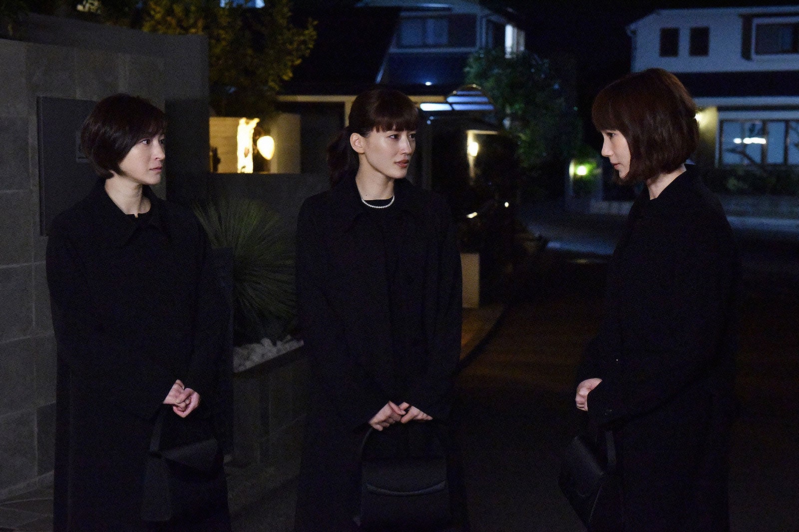 広末涼子、綾瀬はるか、本田翼／「奥様は、取り扱い注意」第9話より（画像提供：日本テレビ）