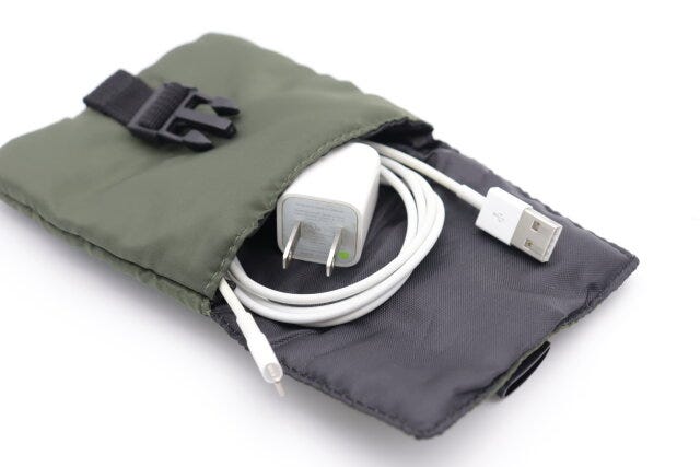 中わたスクエアマルチポーチ　ガジェット類