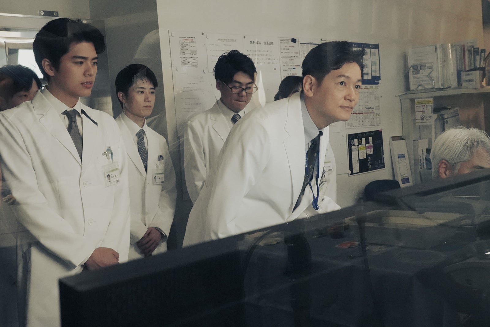 井浦新ら「アンメット ある脳外科医の日記」第2話より（C）カンテレ