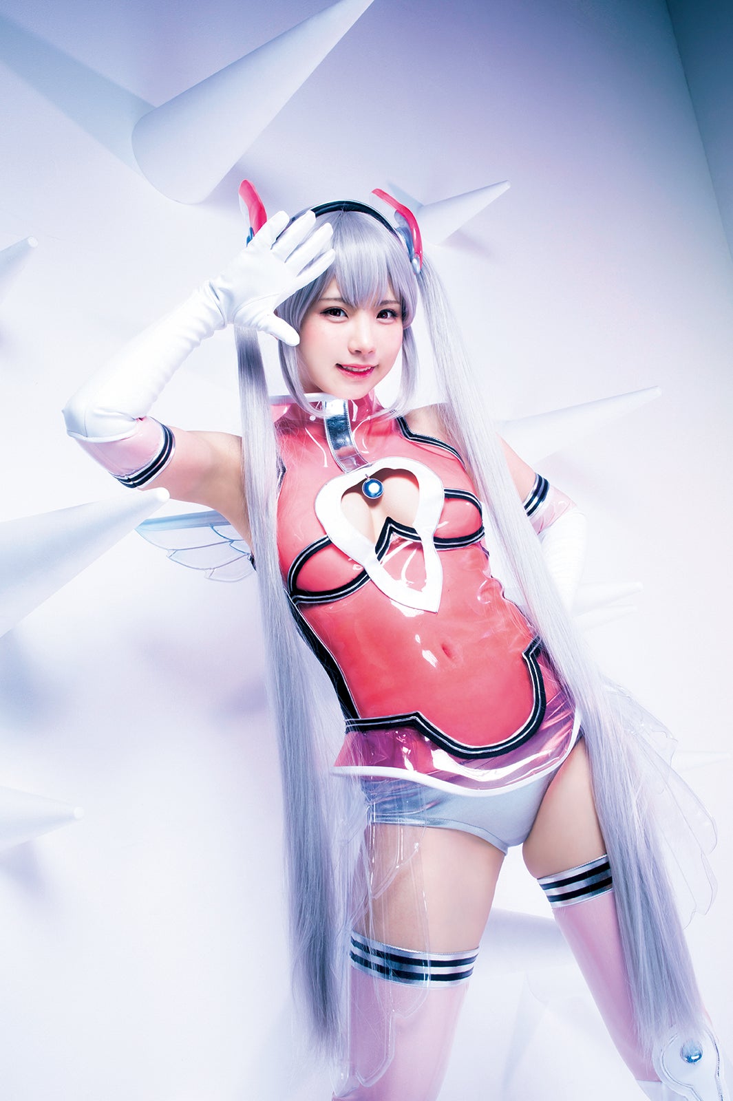 えなこ1stメジャー写真集「えなこcosplayer」（集英社）より（提供写真）