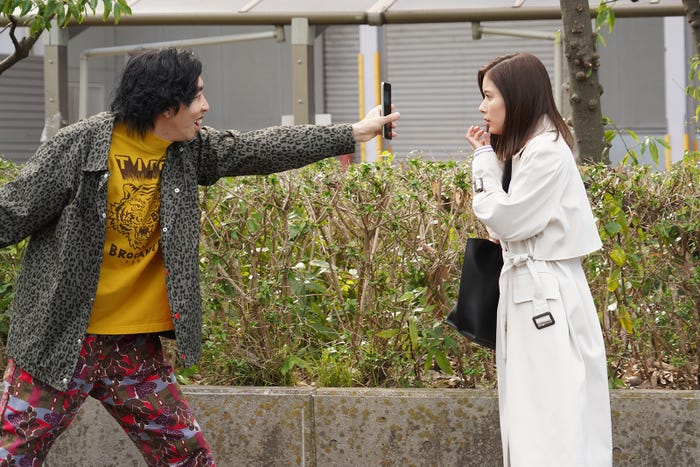 柄本時生、芳根京子/「真犯人フラグ」第7話より(C)日本テレビ