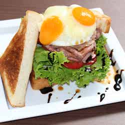 和牛ローストビーフのオープンサンド/画像提供:俺の株式会社