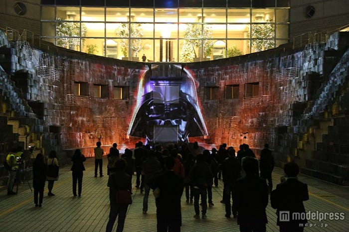 プロジェクションマッピング「スター・ウォーズ 果てしなき銀河の旅」(C)&TM lucasfilm Ltd.