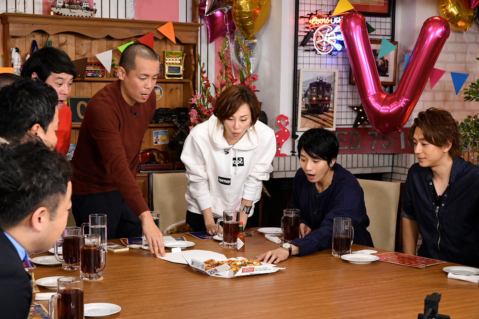 米倉涼子ら「リーガルV」チームが参戦（C）テレビ朝日