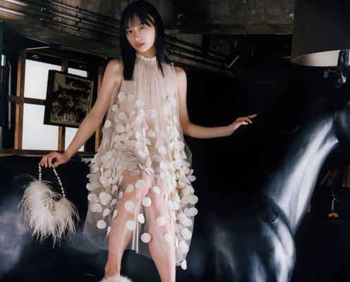 日向坂46影山優佳、アンニュイな表情で魅了 普段のイメージと違うミステリアスな雰囲気