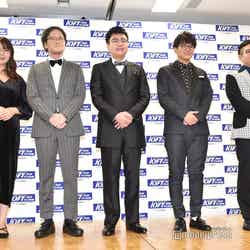 （左から）山崎ケイ、稲田直樹、橋本直、ミキ・亜生、昴生 （C）モデルプレス