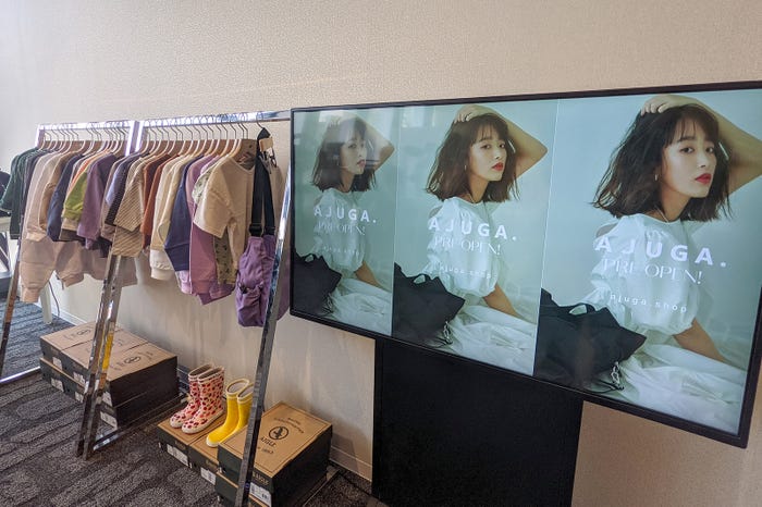 近藤千尋ディレクション子供服ブランド Ajuga が初店舗オープン 性別関係なく育児に参加できるような家族が増えて欲しい モデルプレス 近藤千尋ディレクション子供服ブランド Ajuga が初店舗オープン 性別関係なく育児に参加できるような家族が増えて欲しい モデルプレス