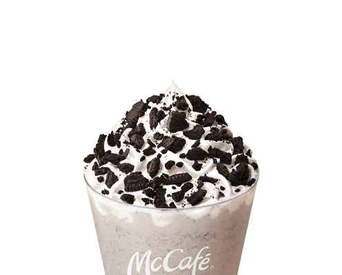 マックカフェ新作「オレオ クッキー バニラフラッペ」「オレオ クッキー&クリーム ホットラテ」2種のご褒美スイーツドリンク