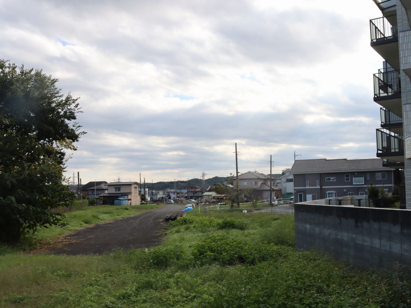 放置された状態の飯能短絡線予定地。東飯能駅付近