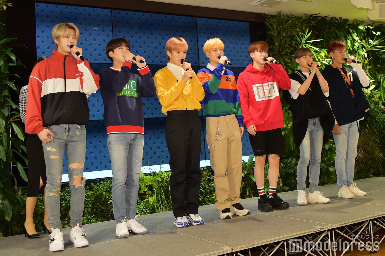 MONSTA X（左から：ヒョンウォン、キヒョン、ミニョク、ジュホン、ウォノ、I.M、ショヌ） （C）モデルプレス