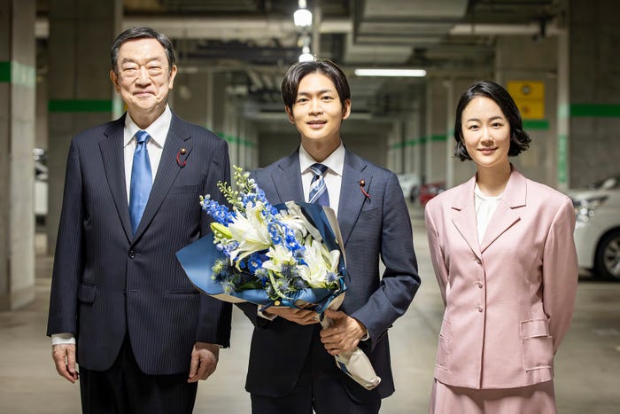 坂東彌十郎、松下洸平、黒木華(C)カンテレ・フジテレビ