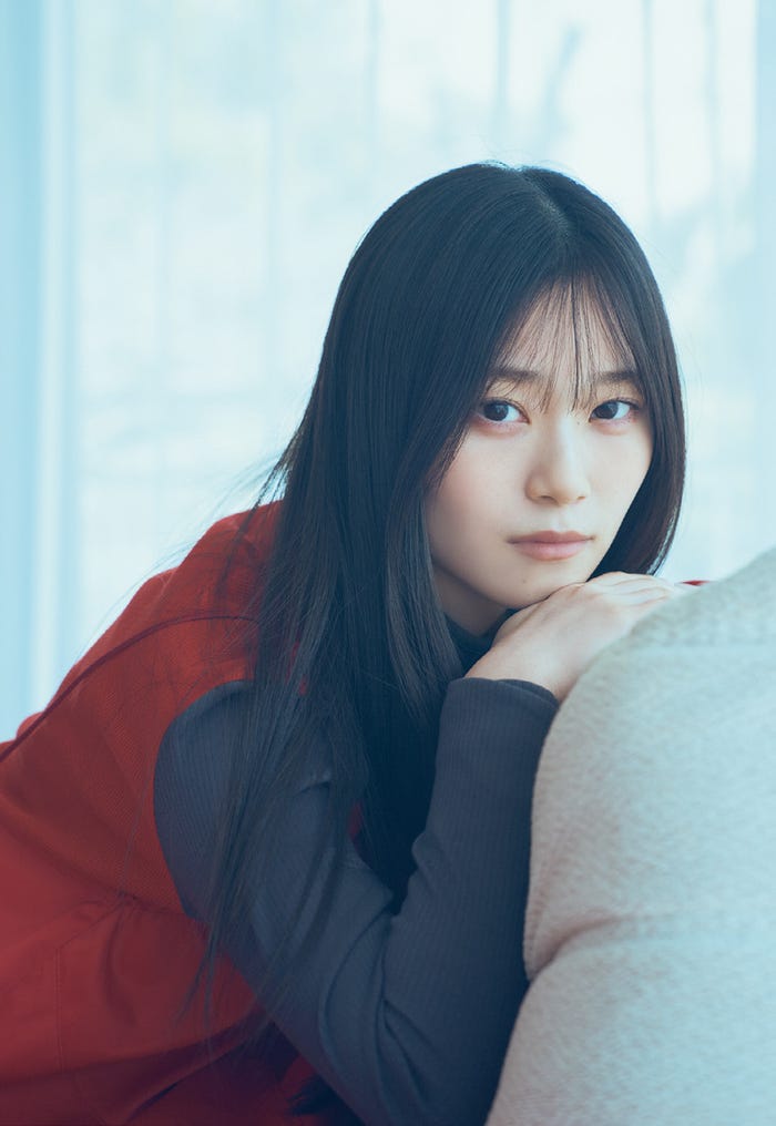 山下瞳月:撮影/神藤剛、スタイリング/優哉、ヘアメイク/田村直子、デザイン/松本麻実(GROSVENOR design.)