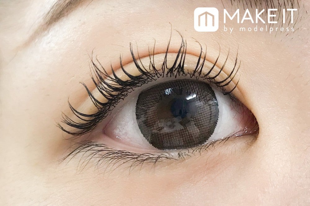 Amplitude／エクストラボリューム カラーマスカラ／06 使用 (C)メイクイット