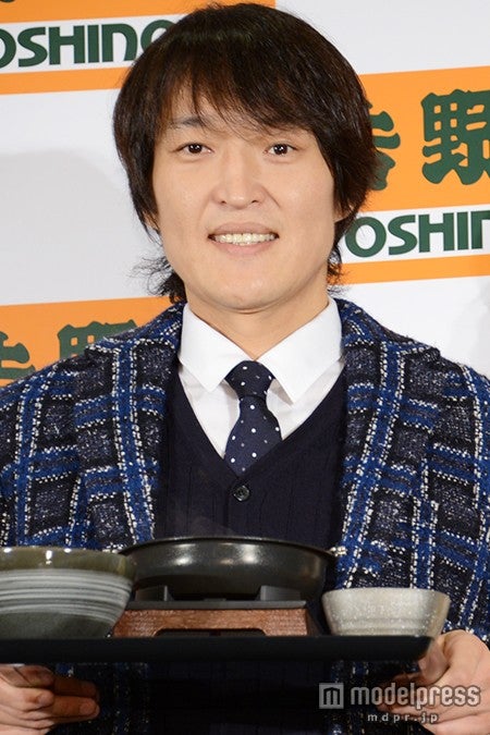 新婚・千原ジュニア、福山雅治との“かぶり婚”に「恥ずかしい」 幸せオーラ全開で登場