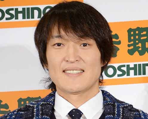 新婚・千原ジュニア、福山雅治との“かぶり婚”に「恥ずかしい」 幸せオーラ全開で登場