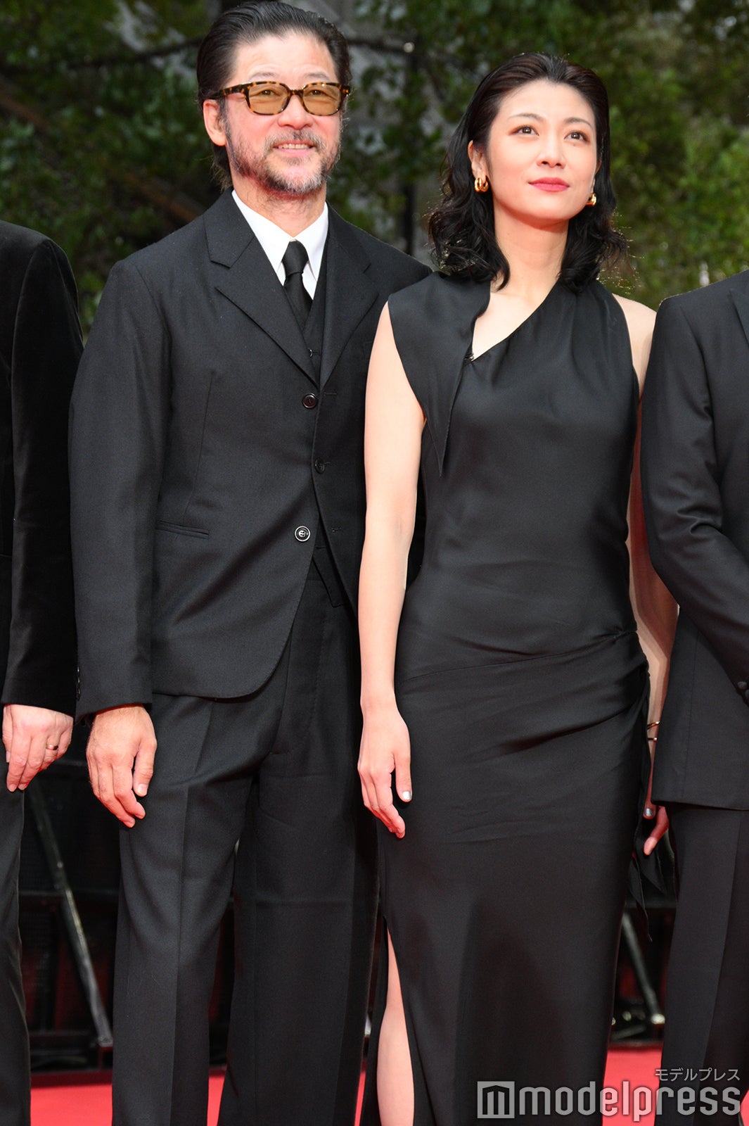 浅野忠信、瀧内公美（C）モデルプレス