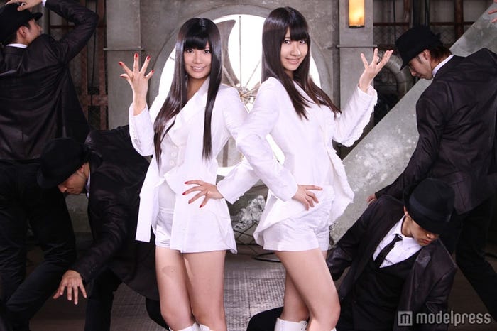 クールなダンスナンバーに挑戦する倉持明日香、柏木由紀