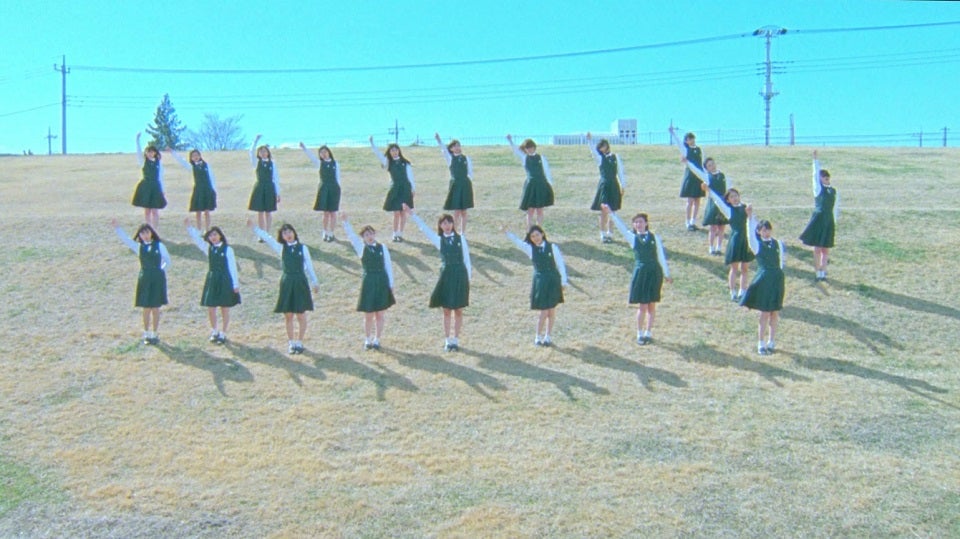 「W-KEYAKIZAKAの詩」MVより（画像提供：ソニー・ミュージックレーベルズ）