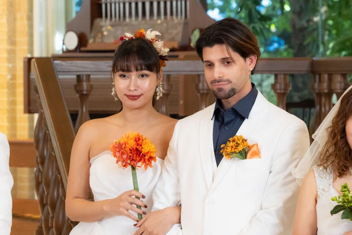 サユリ、セバス「ウェディングウォーズ」(C)AbemaTV, Inc.