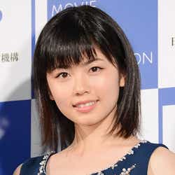 モデルプレス - 小芝風花、ミニワンピで美脚を披露 新たな野望を語る
