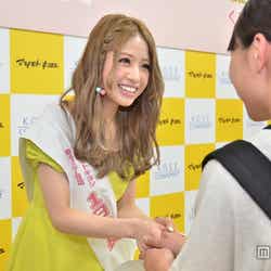 ファンと交流するくみっきー