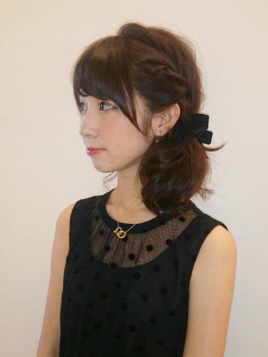 ミディアム 結婚式に合う髪型15選 簡単に出来るセルフアレンジで華やかに モデルプレス ミディアム 結婚式に合う髪型15選 簡単に出来るセルフアレンジで華やかに モデルプレス