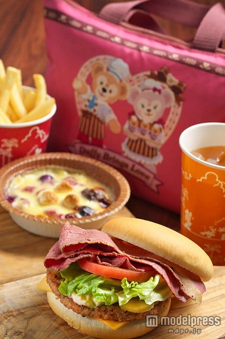 ブルーリボンセット、スーベニアランチケース付き¥1980(C)Disney