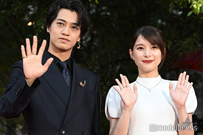 高橋海人、芳根京子(C)モデルプレス