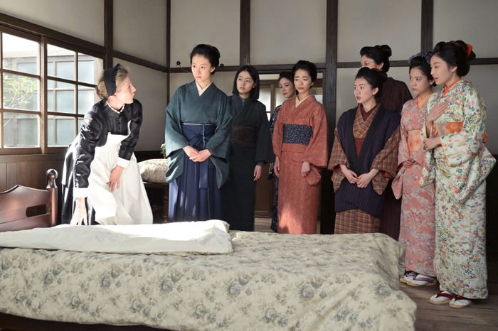 エマ・ハワード、玄理、上坂樹里、生田絵梨花、見上愛、原嶋凛、菊池亜希子、中井友望、木越明「風、薫る」第26話(C)NHK